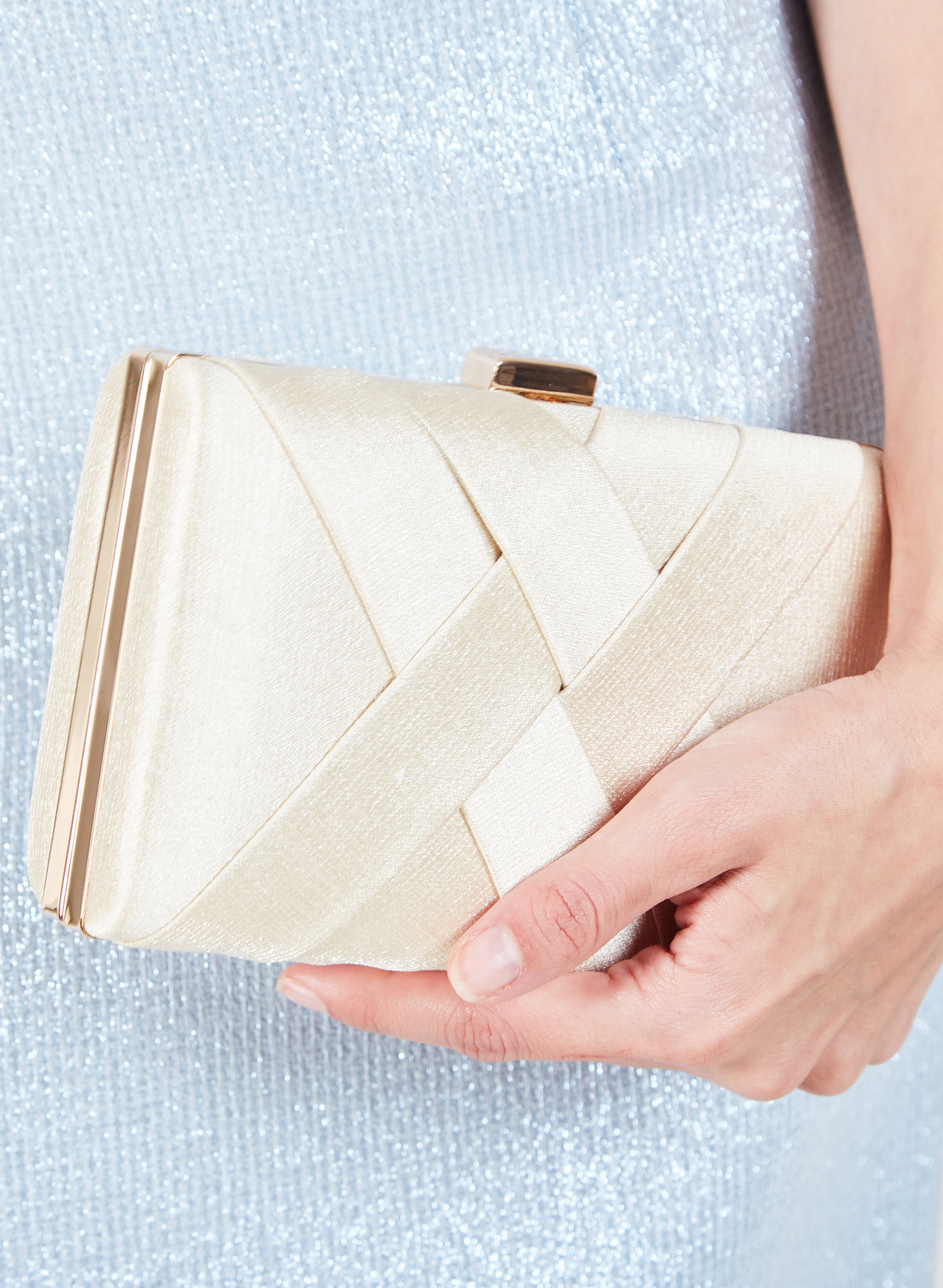 Clutch cruzado champaña