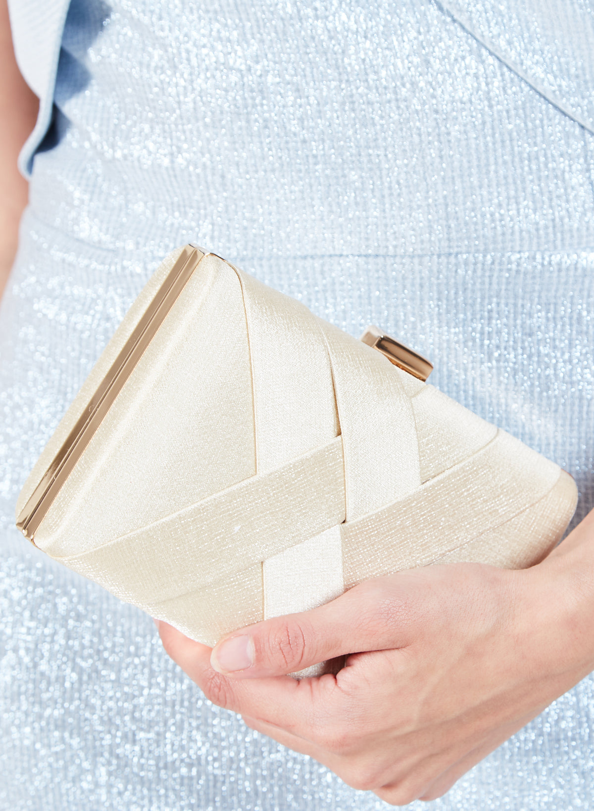 Clutch cruzado champaña